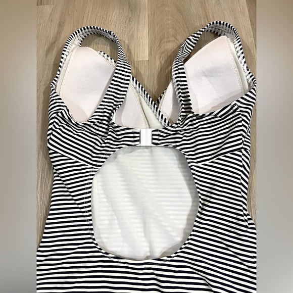 Super cute striped NIP TUCK bathing suit with cutout peekaboo back. - Picture 5 of 11